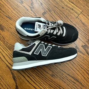 New Balance 574 Black White and Grey Sneakers Shoes Size 6 NEW